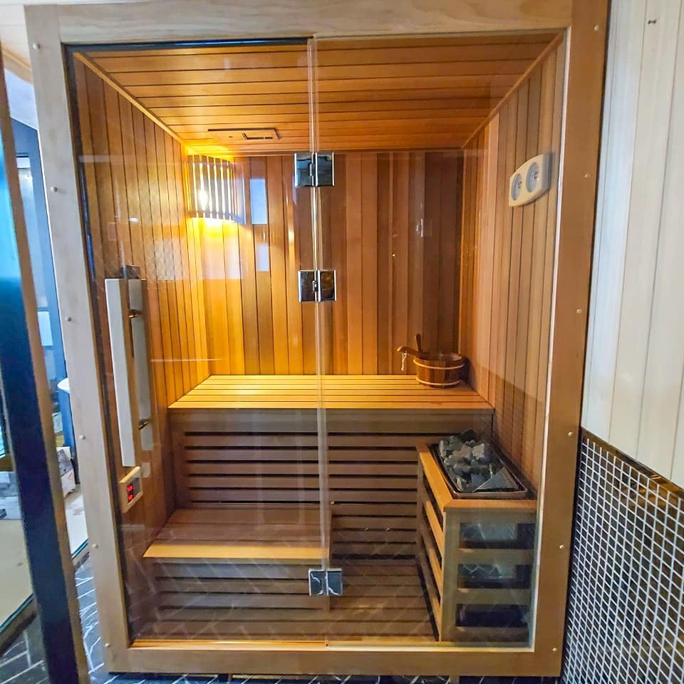 Phòng xông hơi mini gỗ kết hợp kính cường lực